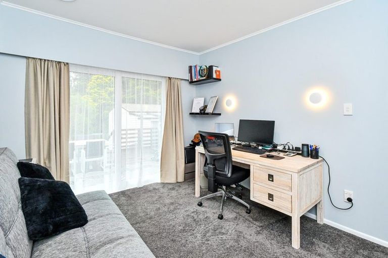 Photo of property in 18 Walpole Avenue, Hillpark, Auckland, 2102