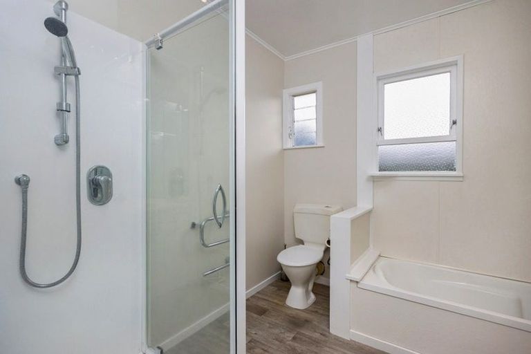 Photo of property in 21 Waitaki Street, Henderson, Auckland, 0612