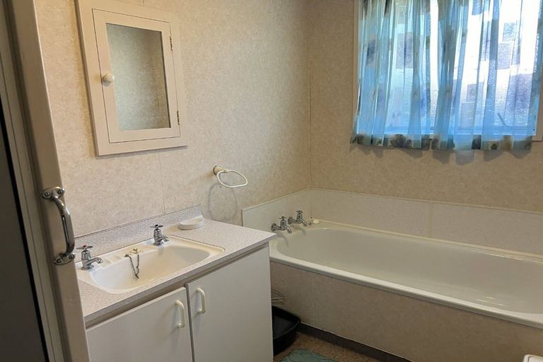 Photo of property in 2/16 Leslie Street, Upper Riccarton, Christchurch, 8041