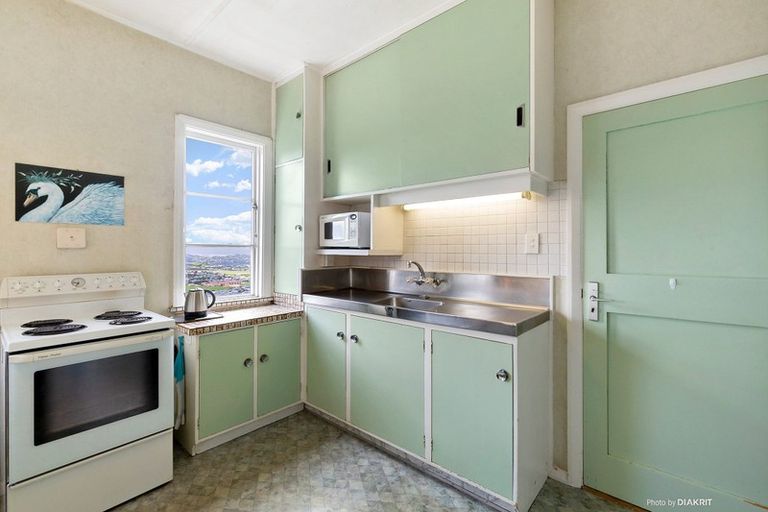 Photo of property in 21 Dunedin Terrace, Melrose, Wellington, 6023