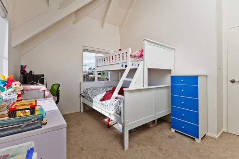 Photo of property in 1/62 Centorian Drive, Windsor Park, Auckland, 0632