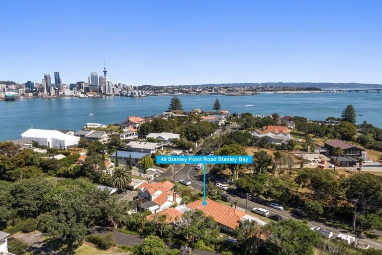 Photo of property in 49 Stanley Point Road, Stanley Point, Auckland, 0624