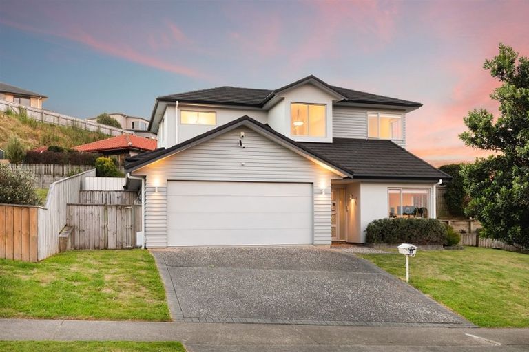 Photo of property in 30 Aotea Drive, Aotea, Porirua, 5024