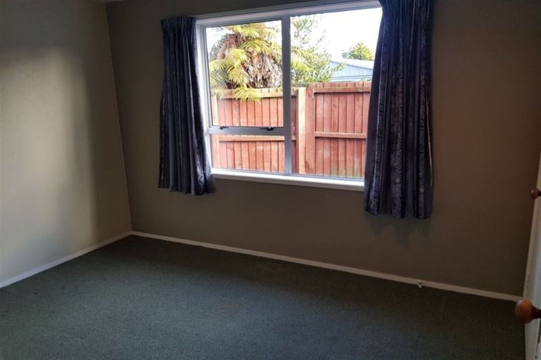 Photo of property in 2/12 Glenbyre Place, Bromley, Christchurch, 8062