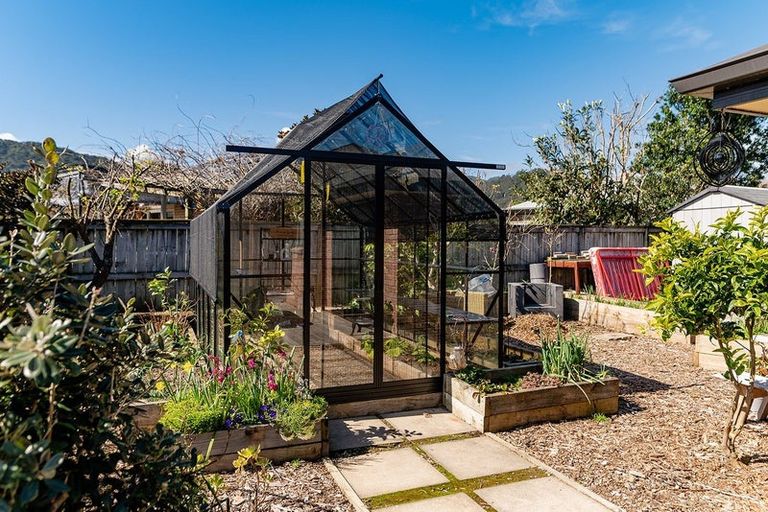 Photo of property in 136 Golden Shore Place, Coromandel, 3506