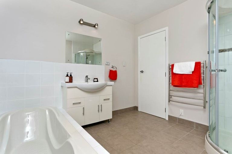 Photo of property in 4 Trinidad Road, Sunnynook, Auckland, 0620