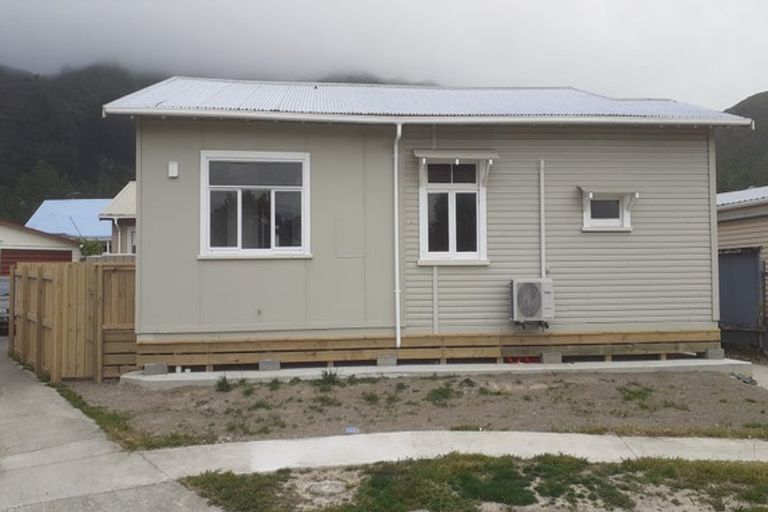 Photo of property in 7 Sinclair Grove, Naenae, Lower Hutt, 5011