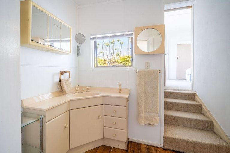 Photo of property in 13 Harbour View Road, Omokoroa, 3114