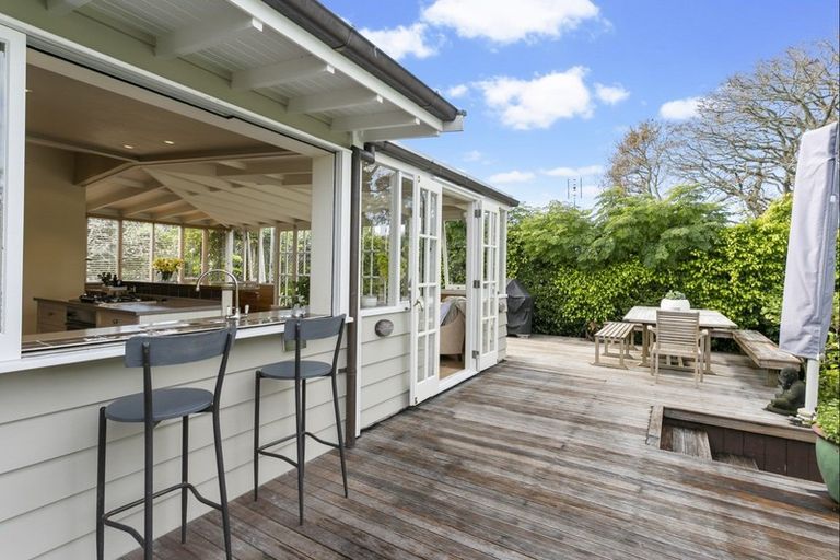Photo of property in 12 Vincent Road, Northcote Point, Auckland, 0627