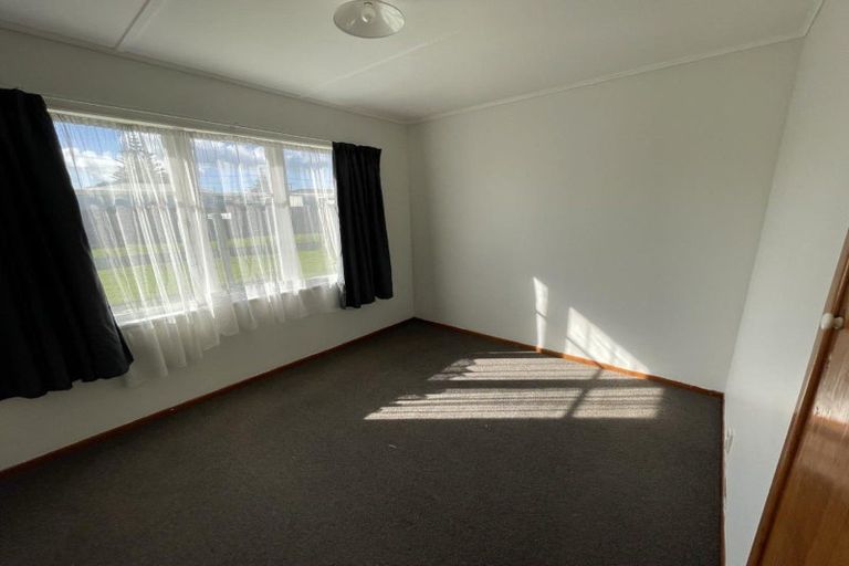 Photo of property in 14 Omori Place, Castlecliff, Whanganui, 4501