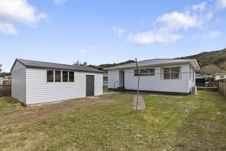 Photo of property in 242 Wellington Road, Wainuiomata, Lower Hutt, 5014