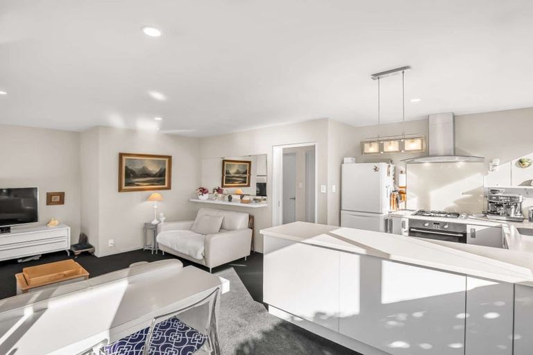 Photo of property in 7 Glenharrow Avenue, Avonhead, Christchurch, 8042