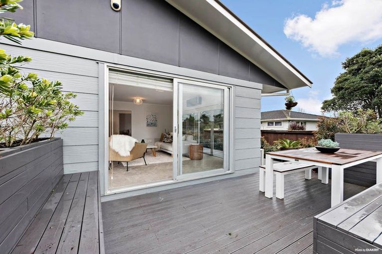 Photo of property in 17 Taioma Crescent, Te Atatu Peninsula, Auckland, 0610