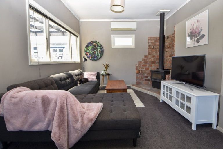 Photo of property in 6 Davy Street, Carterton, 5713