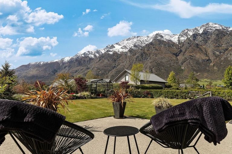 Photo of property in 2 Caithness Court, Jacks Point, Queenstown, 9371