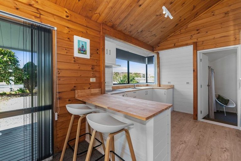 Photo of property in 802 Waitakere Road, Kumeu, 0891