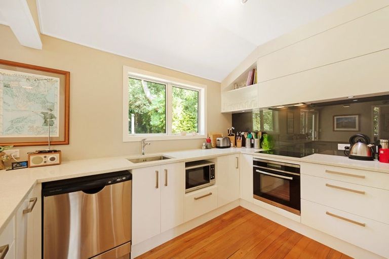 Photo of property in 47 Rona Street, Eastbourne, Lower Hutt, 5013