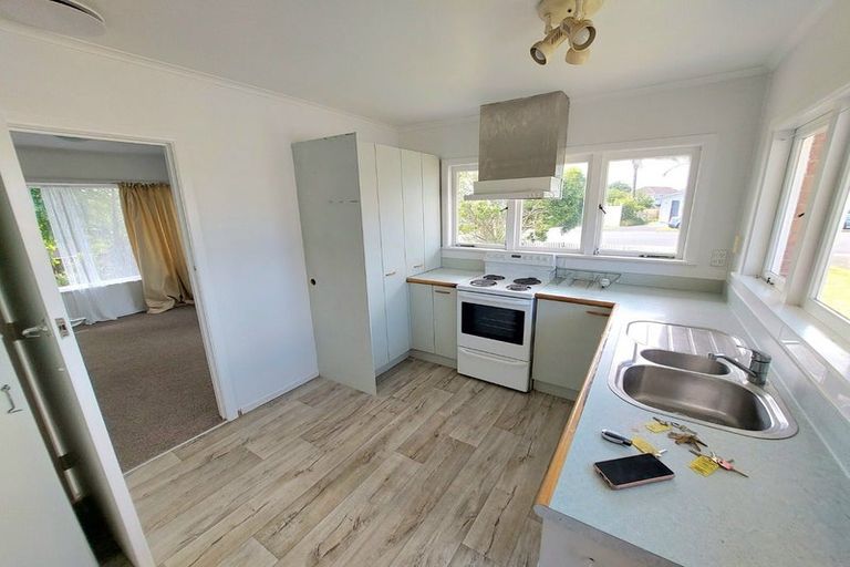 Photo of property in 1/27 Exmouth Road, Northcote, Auckland, 0627