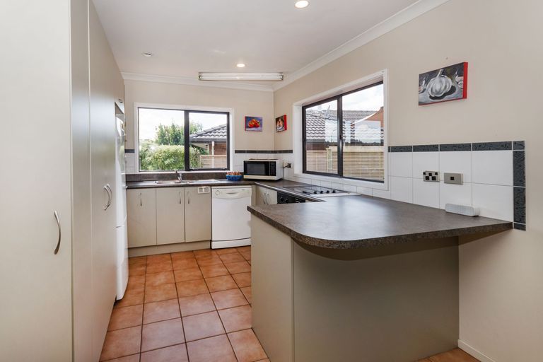 Photo of property in 4 Trillick Place, Tuakau, 2121
