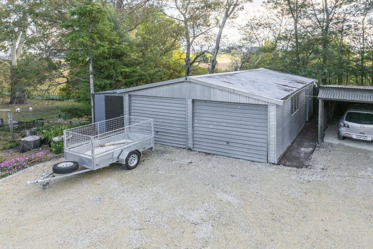 Photo of property in 2553 Taihape Road, Sherenden, Hastings, 4179