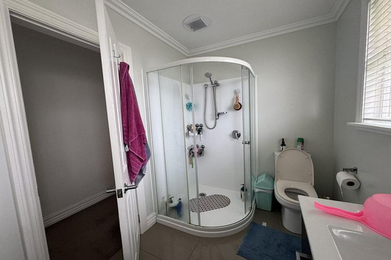 Photo of property in 4 Tiwakawaka Grove, Heretaunga, Upper Hutt, 5018