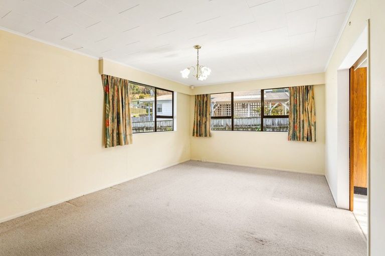 Photo of property in 4 Newburn Grove, Wainuiomata, Lower Hutt, 5014