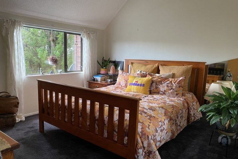 Photo of property in 2/17u Randwick Crescent, Moera, Lower Hutt, 5010