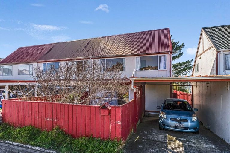 Photo of property in 19 Hollydale Grove, Churton Park, Wellington, 6037