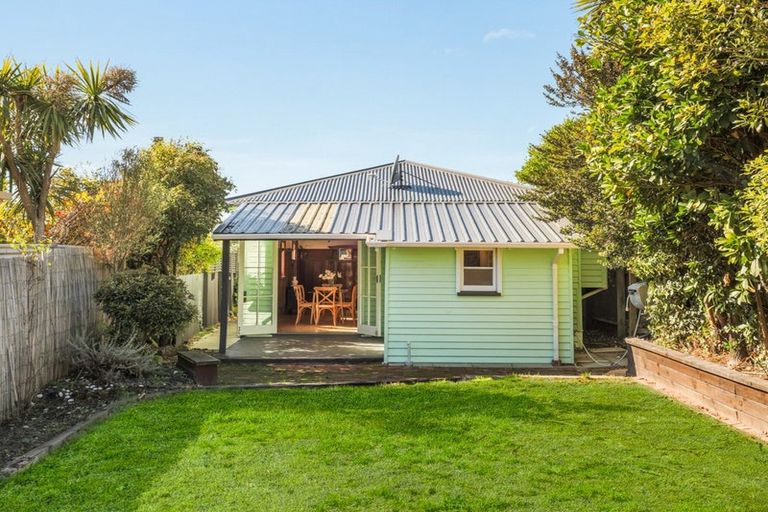 Photo of property in 16 Tonks Street, North New Brighton, Christchurch, 8083