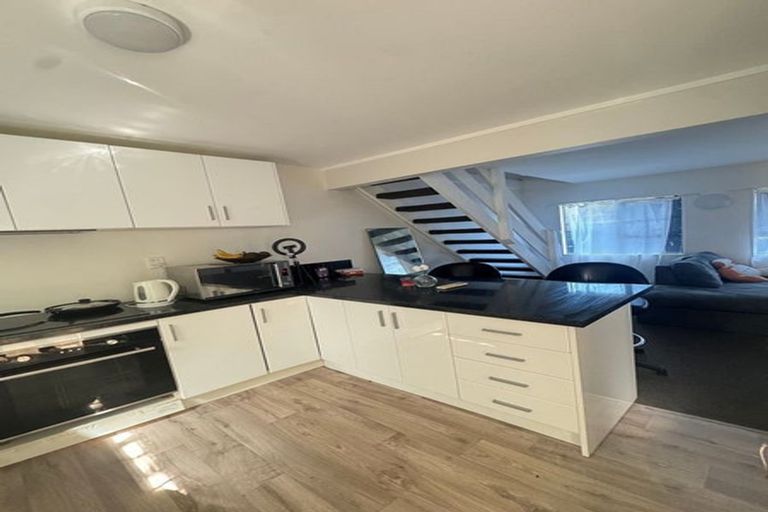 Photo of property in 16 Chartwell Drive, Crofton Downs, Wellington, 6035