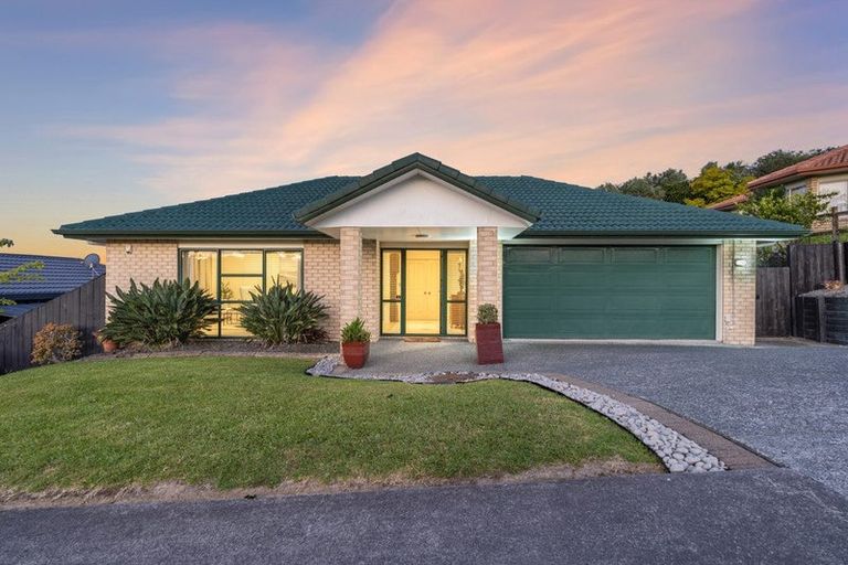 Photo of property in 27 Roy Maloney Drive, Henderson, Auckland, 0612