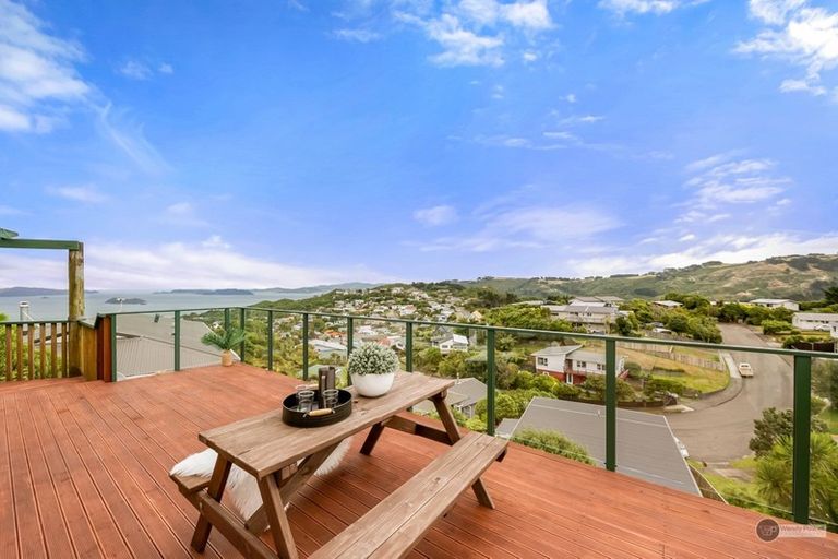 Photo of property in 5 Honeysuckle Grove, Maungaraki, Lower Hutt, 5010