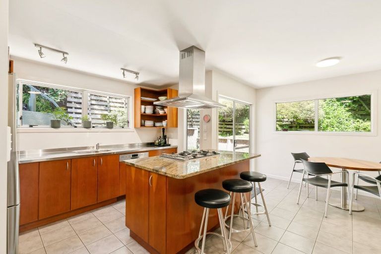 Photo of property in 122 Maida Vale Road, Roseneath, Wellington, 6011