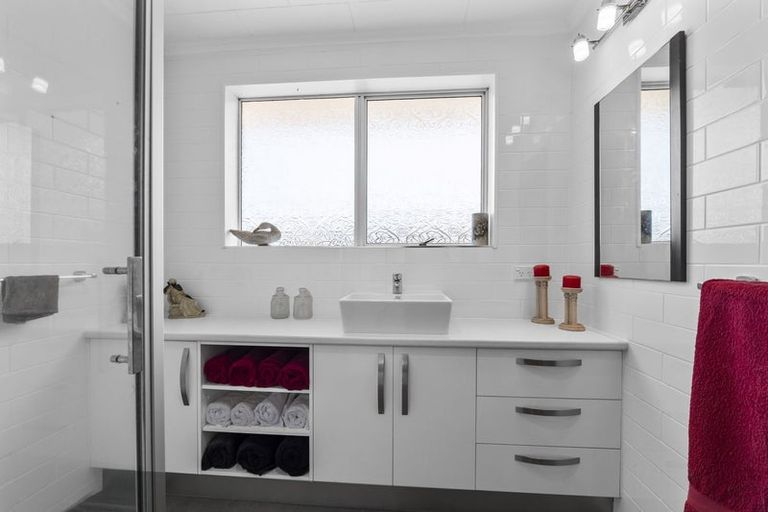 Photo of property in 17 Mace Street, Waitara, 4320