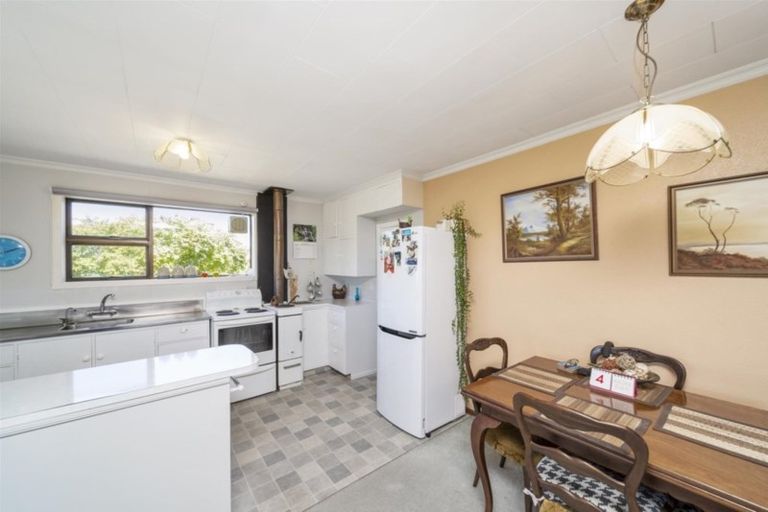 Photo of property in 1 Graves Street, Eltham, 4322