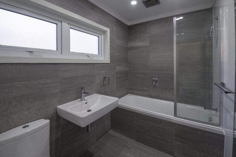 Photo of property in 1/16 Noall Street, Te Atatu Peninsula, Auckland, 0610