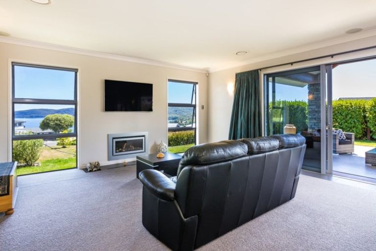 Photo of property in 13 Peregrine Place, Kinloch, Taupo, 3377