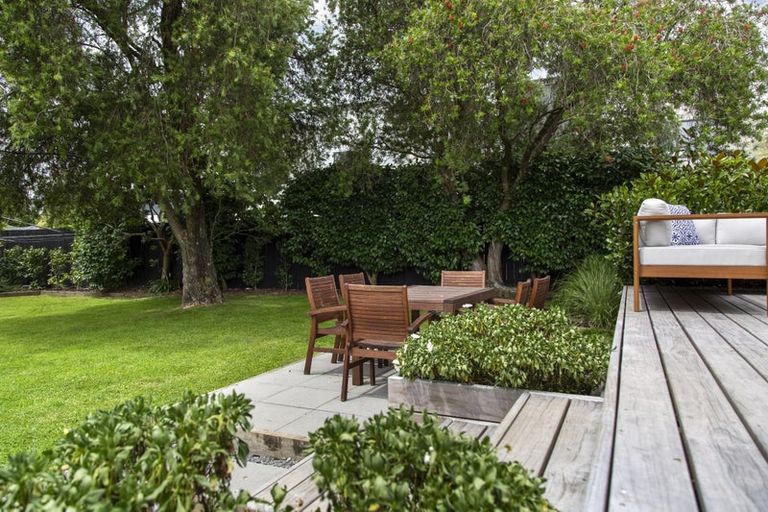 Photo of property in Peninsula Primary School, 61 Wharf Road, Te Atatu Peninsula, Auckland, 0610