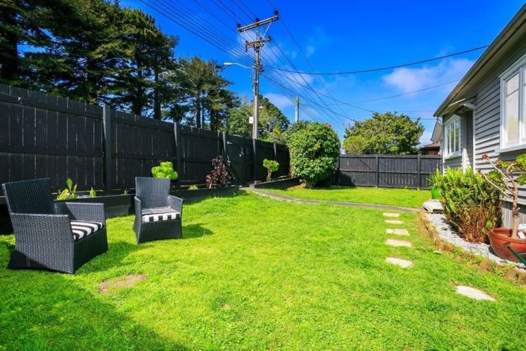 Photo of property in 2/65 Shakespeare Road, Milford, Auckland, 0620