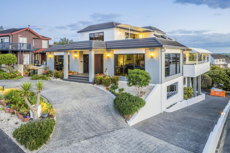 Photo of property in 22 Mccahill Views, Botany Downs, Auckland, 2010