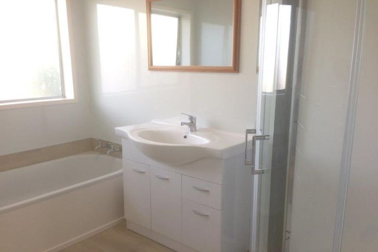 Photo of property in 2/21 Birman Close, Half Moon Bay, Auckland, 2012