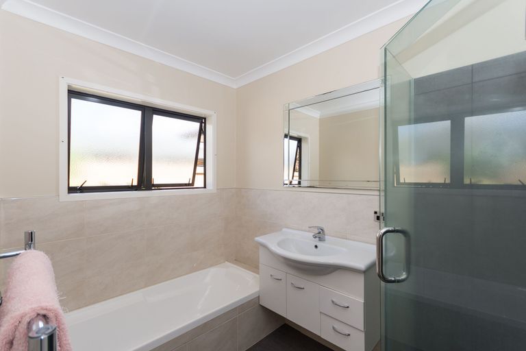 Photo of property in 4 Trillick Place, Tuakau, 2121