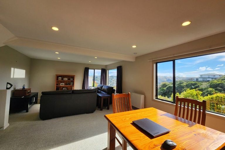 Photo of property in 82a Stewart Drive, Newlands, Wellington, 6037