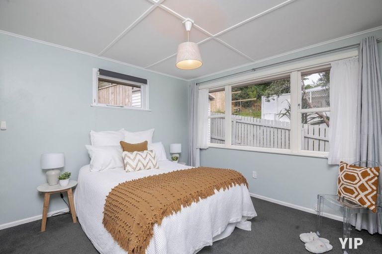 Photo of property in 58 Catherine Crescent, Paparangi, Wellington, 6037