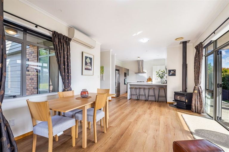 Photo of property in 10 Seamount Drive, Red Beach, 0932