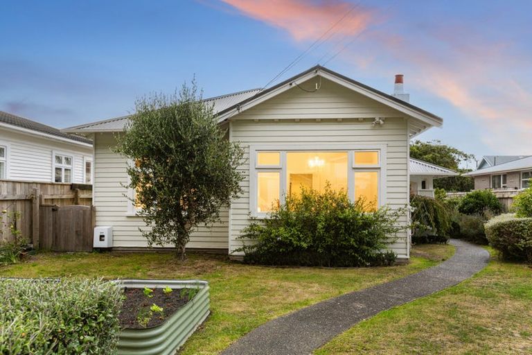 Photo of property in 254 Muritai Road, Eastbourne, Lower Hutt, 5013