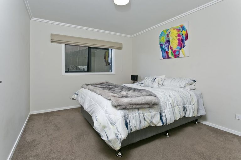 Photo of property in 927 East Coast Road, Northcross, Auckland, 0632