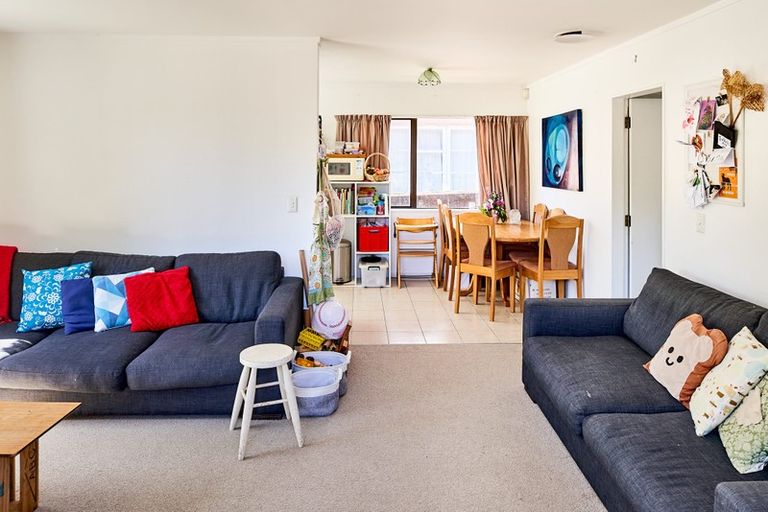 Photo of property in 1a Pearce Crescent, Taita, Lower Hutt, 5011