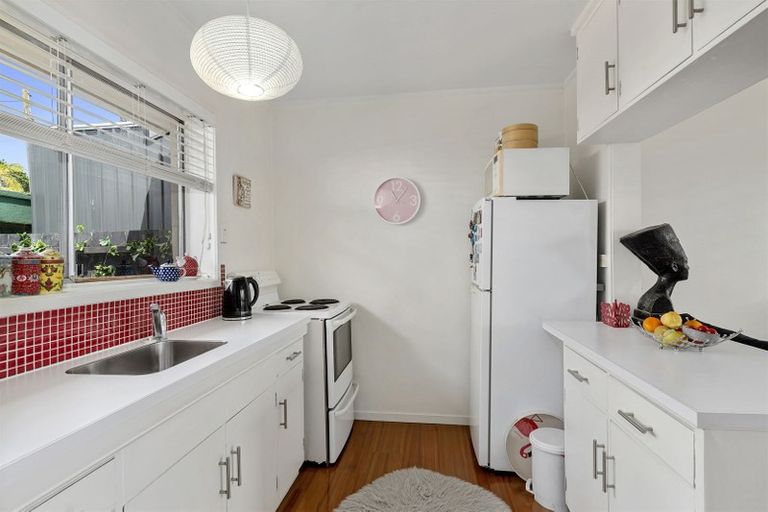 Photo of property in 3/28 William Bond Street, Stanley Point, Auckland, 0624