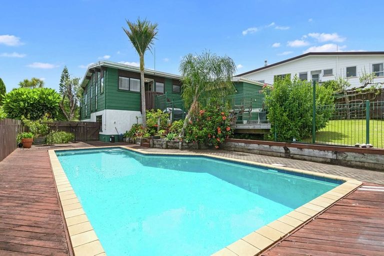 Photo of property in 5 Glenshee Place, Highland Park, Auckland, 2010